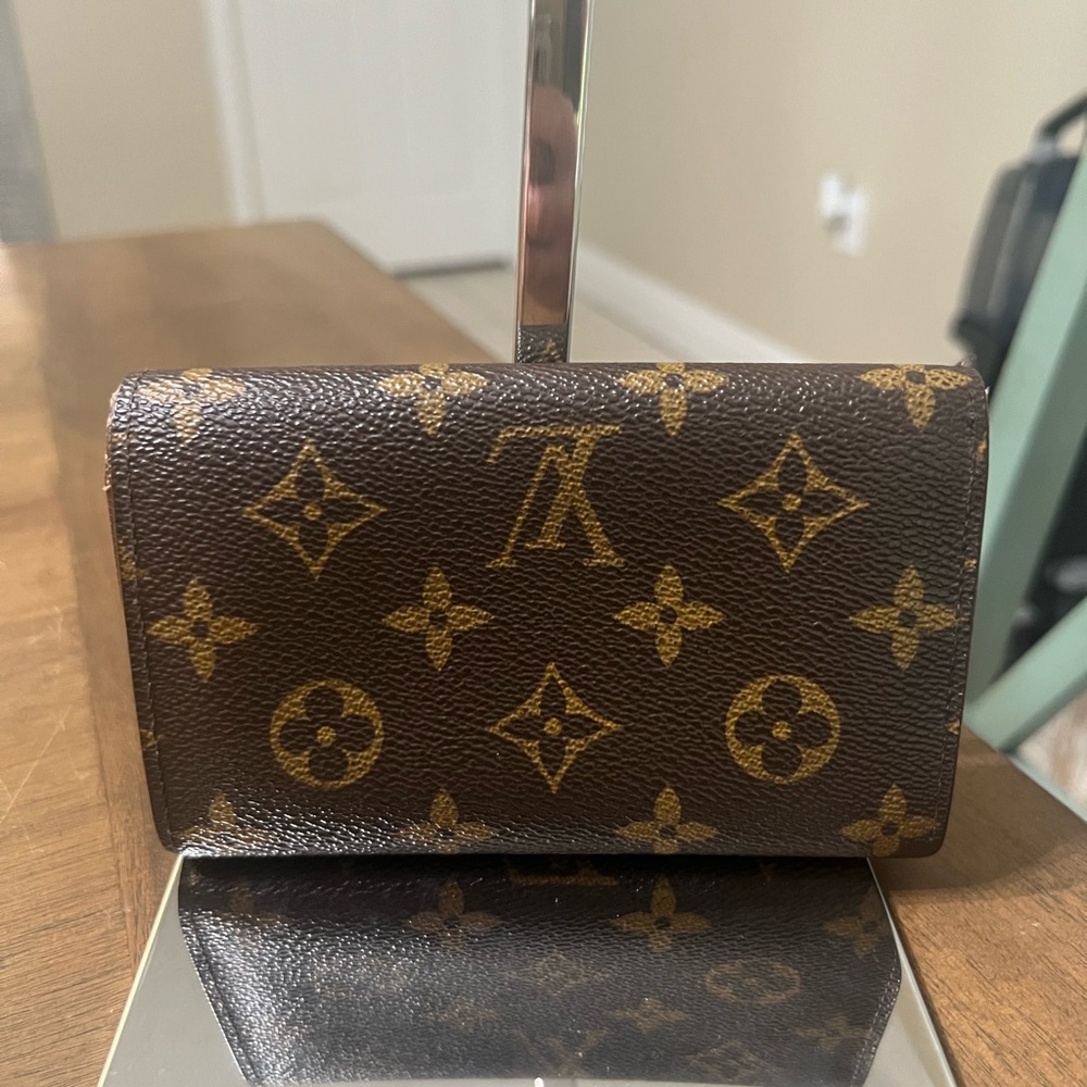 Louis Vuitton monogram compact wallet - Picture 2 of 11